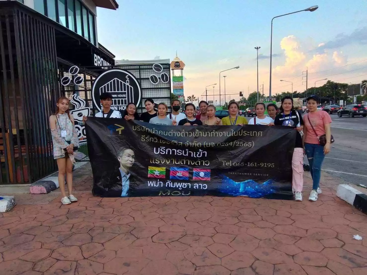 mouลาวรับใบอนุญาตทํางาน2ปี